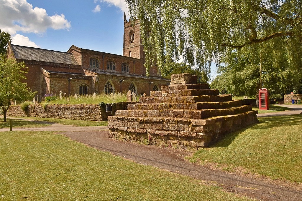 The Market Cross and Church of St. Peter and St. Paul in Chipping Warden © essentially-england.com