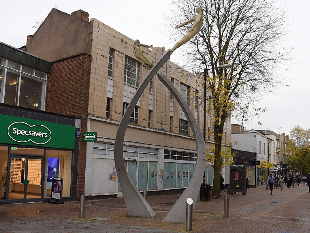 Discovery Sculpture in Northampton © essentially-england.com