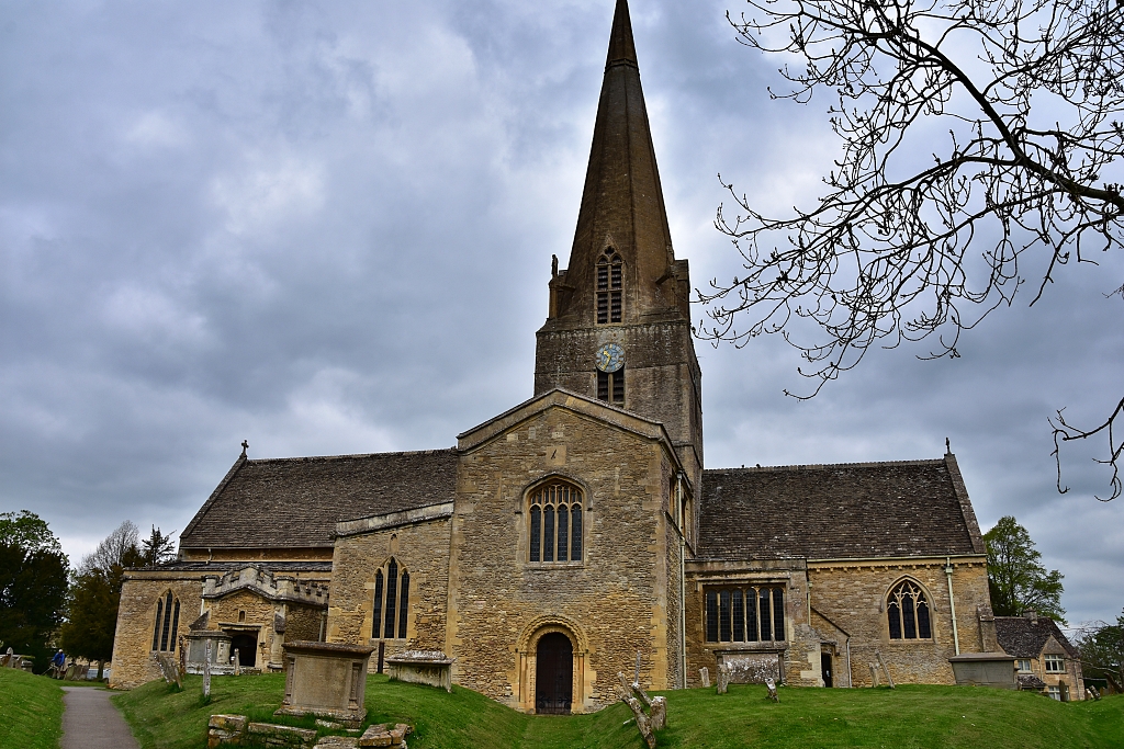 Bampton's St. Mary the Virgin Church © essentially-england.com