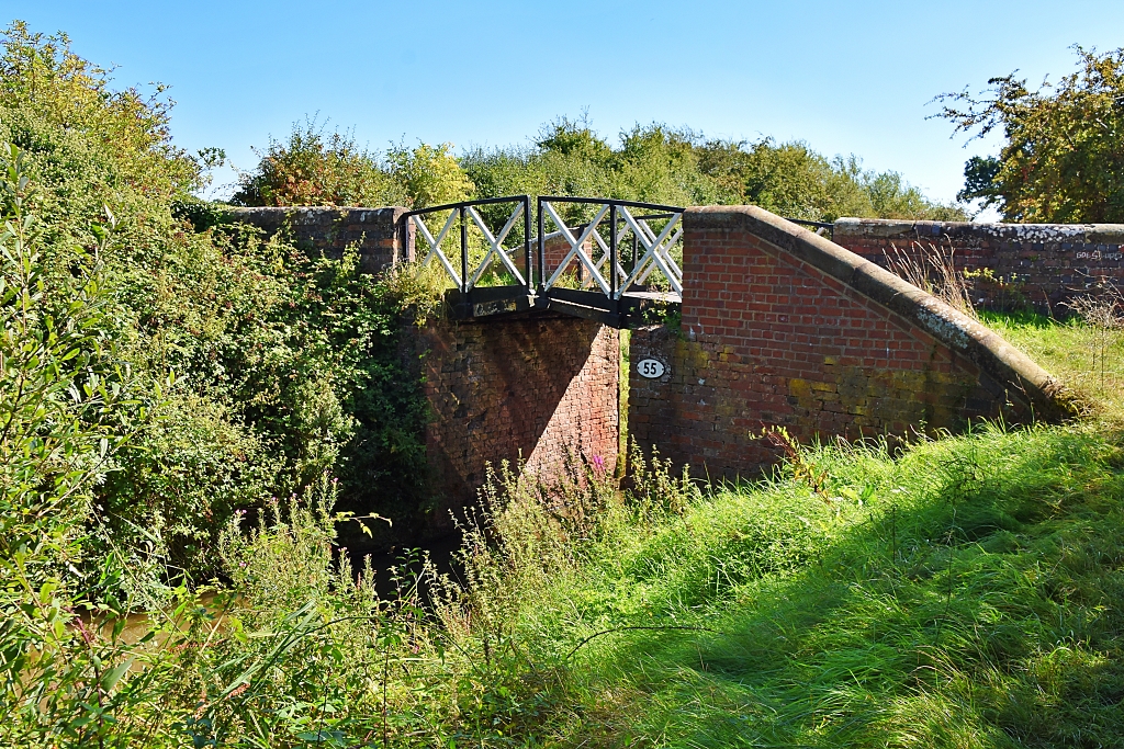 Crossing the Stratford-upon-Avon Canal Using Bridge 55