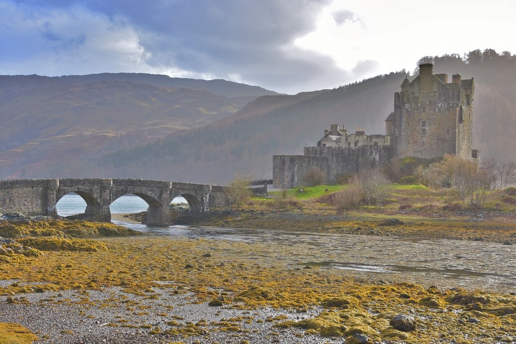 Eilean Donan Castle &copy; essentially-england.com