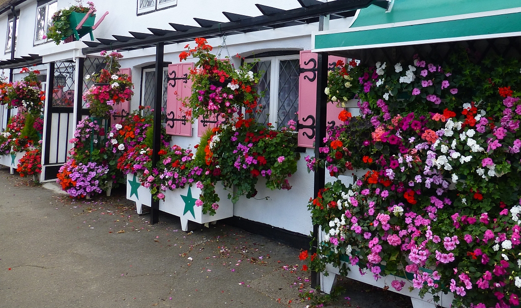 Colourful Scene from Eynsford © essentially-england.com