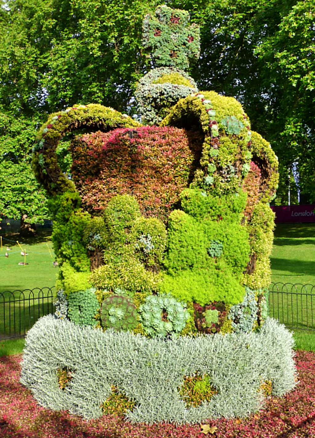 Replica Floral St Edward's Crown © essentially-england.com