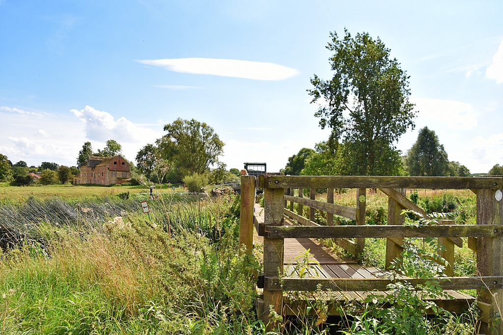 Approaching Elton Lock and Mill