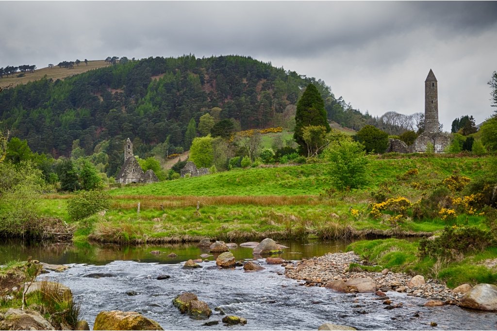 Glendalough Cemetry © espiegle | Getty Images canva.com