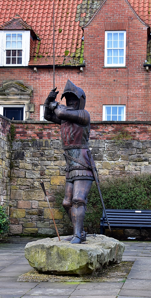 Harry Hotspur Statue © essentially-england.com