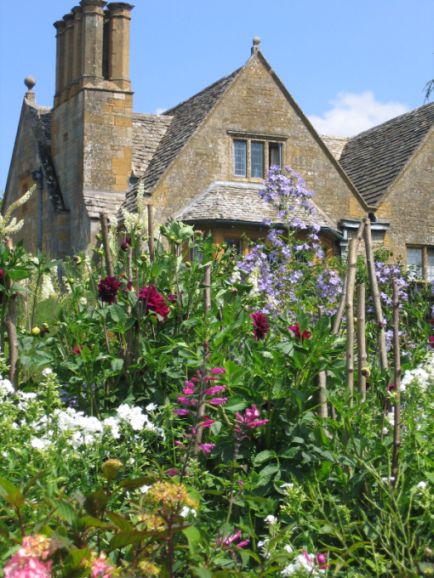 Hidcote Gardens © essentially-england.com