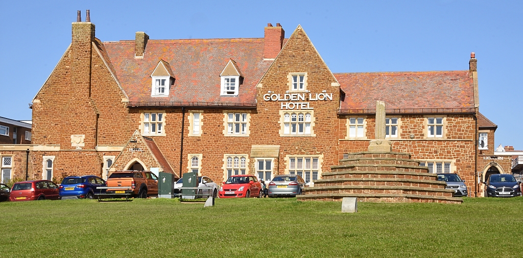 Golden Lion Hotel in Hunstanton © essentially-england.com