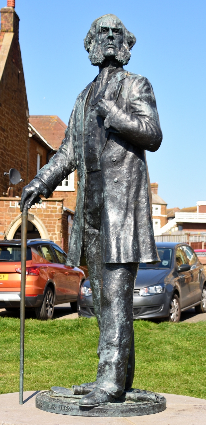 Henry L'Estrange Statue © essentially-england.com
