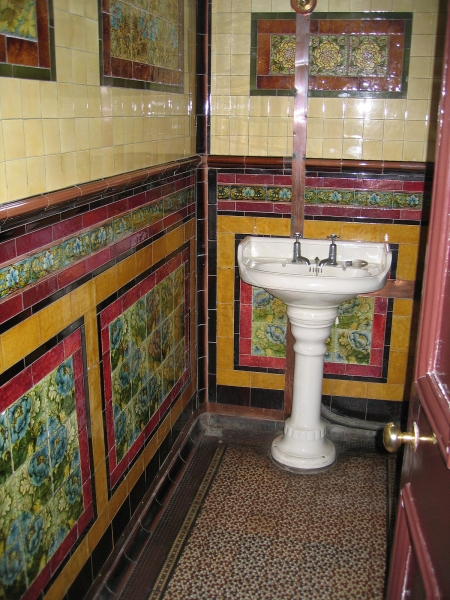 Victorian Tiled Bathroom © essentially-england.com