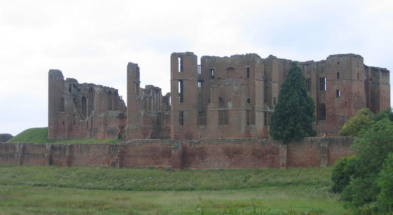 Kenilworth Castle © essentially-england.com