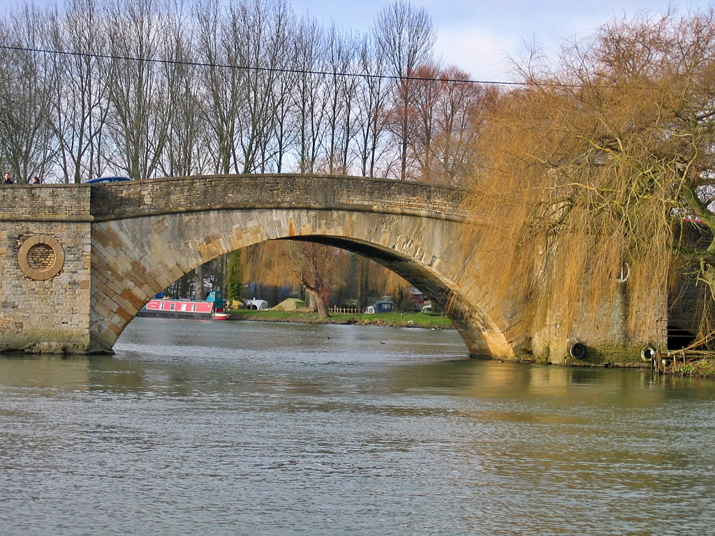 Ha'Penny Bridge over the River Thames in Lechlade