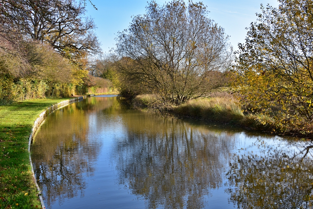 Autumn View Along the Leicester Branch of The Grand Union Canal