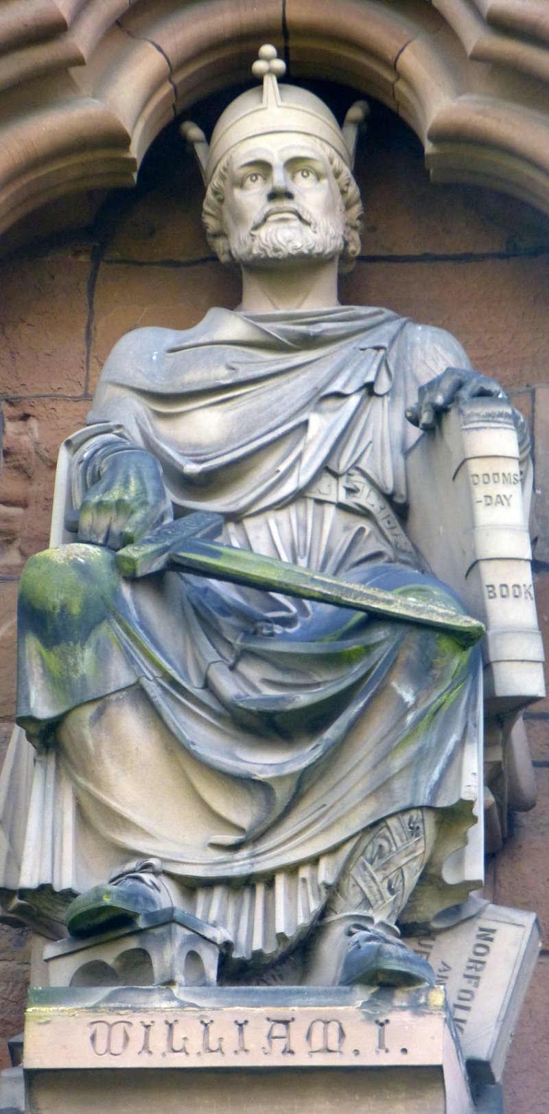 Lichfield Cathedral William I Statue © essentially-england.com