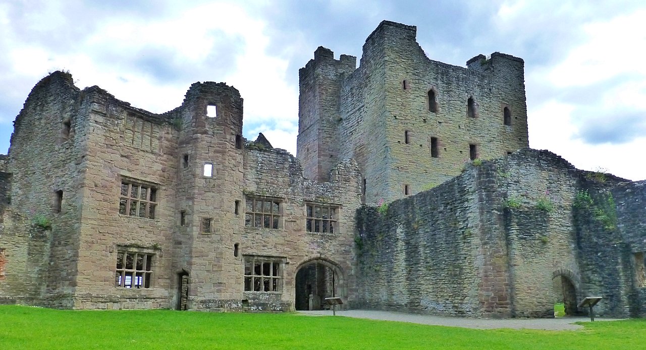 The Elizabethan Judges' Lodgings and Norman Great Tower © essentially-england.com