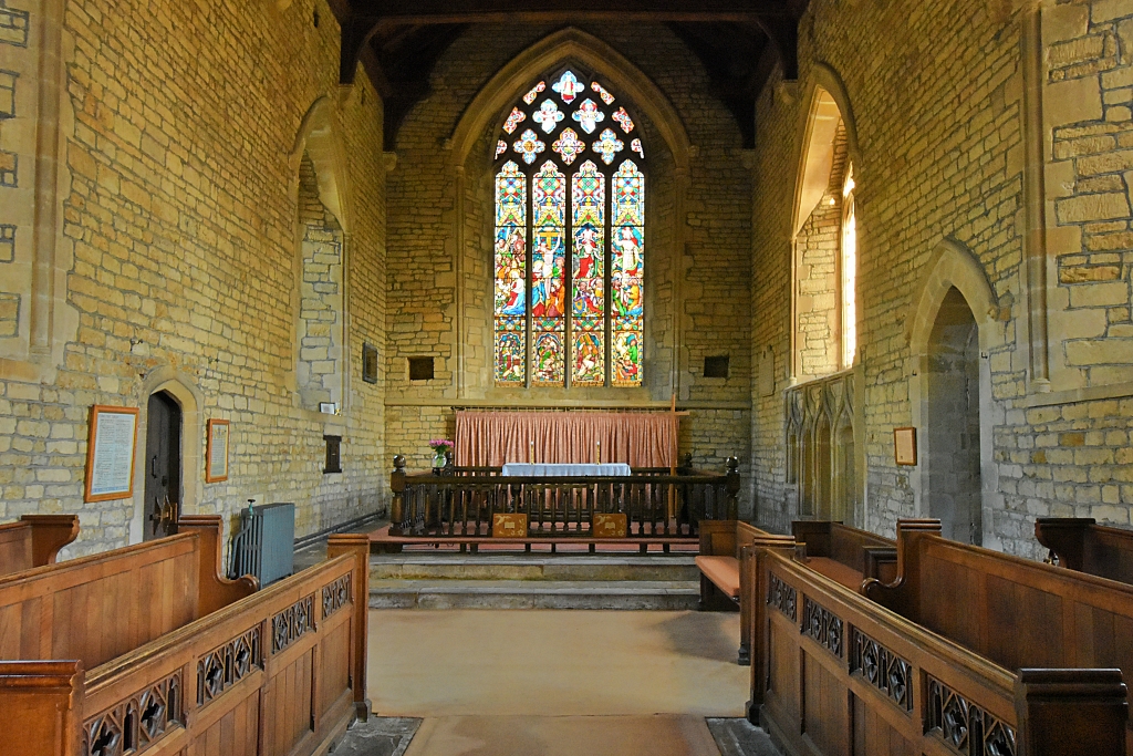 The Altar in St. Andrew's Church © essentially-england.com