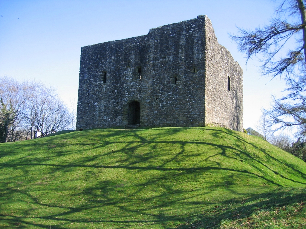 Lydford Castle Tower &copy; essentially-england.com