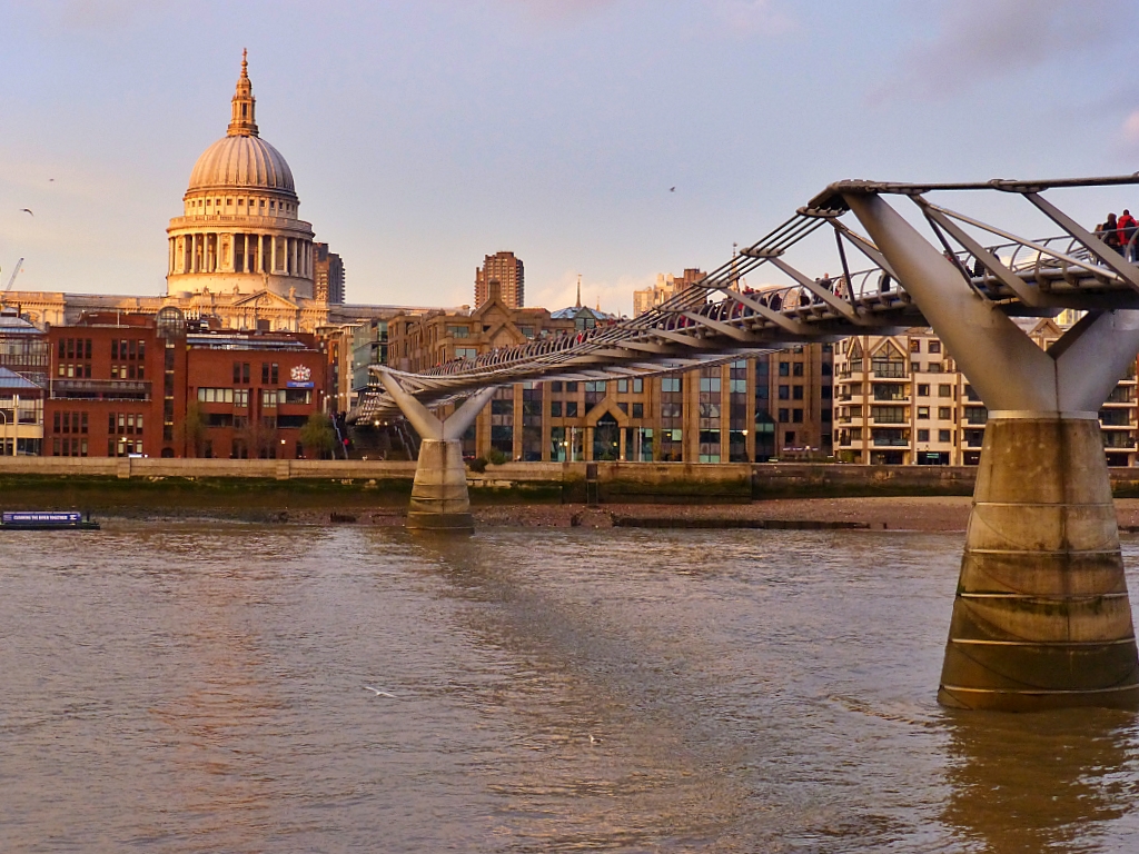 The Millennium Bridge and St Paul's Cathedral © essentially-england.com