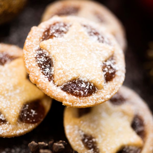 Traditional English Recipes for Christmas: Mince Pies | essentially-england.com