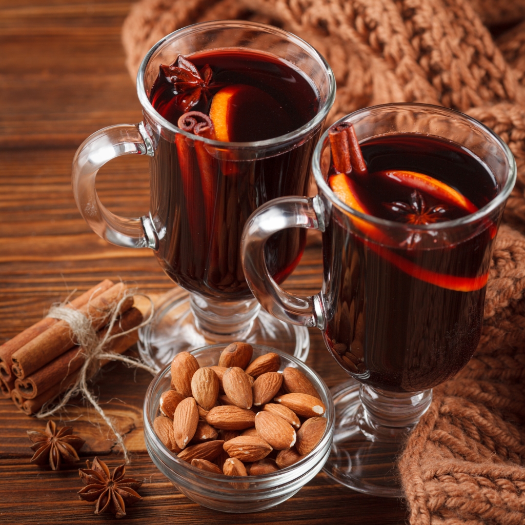 Mulled Wine © Yuliia Osadcha canva.com