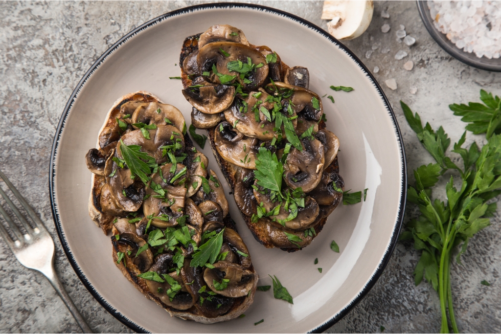 Tasty Mushroom Toast © Anna-Shepulova | Getty Images canva.com