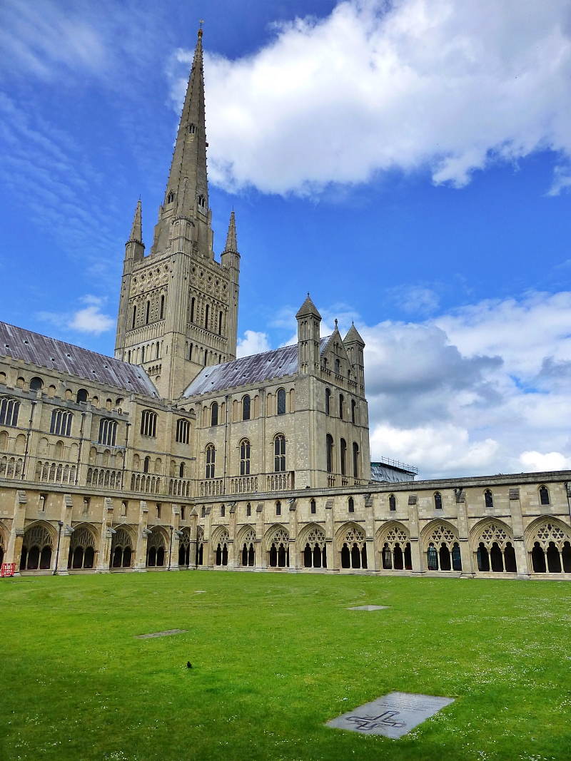 Norwich Cathedral © essentially-england.com