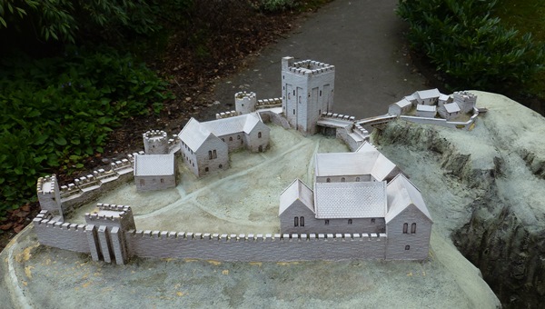Model of Peveril Castle © essentially-england.com