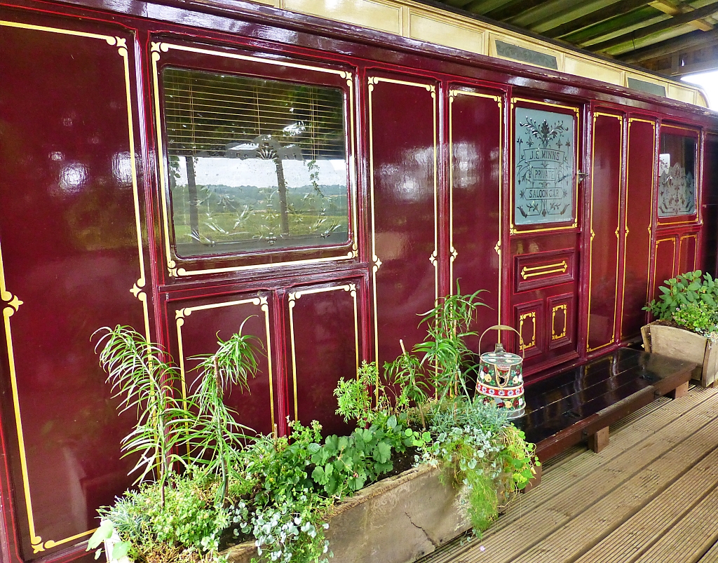 The Prince Regent Showman's Carriage was Luxury Glamping in East Sussex © essentially-england.com