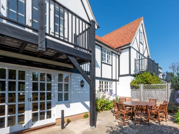 Holiday Cottages in Suffolk: 7 Santuary, SThorpeness | holidaycottages.co.uk