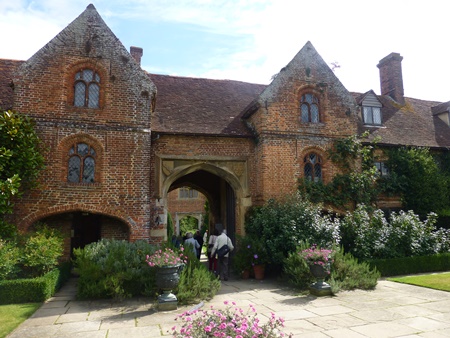 Sissinghurst Garden © essentially-england.com