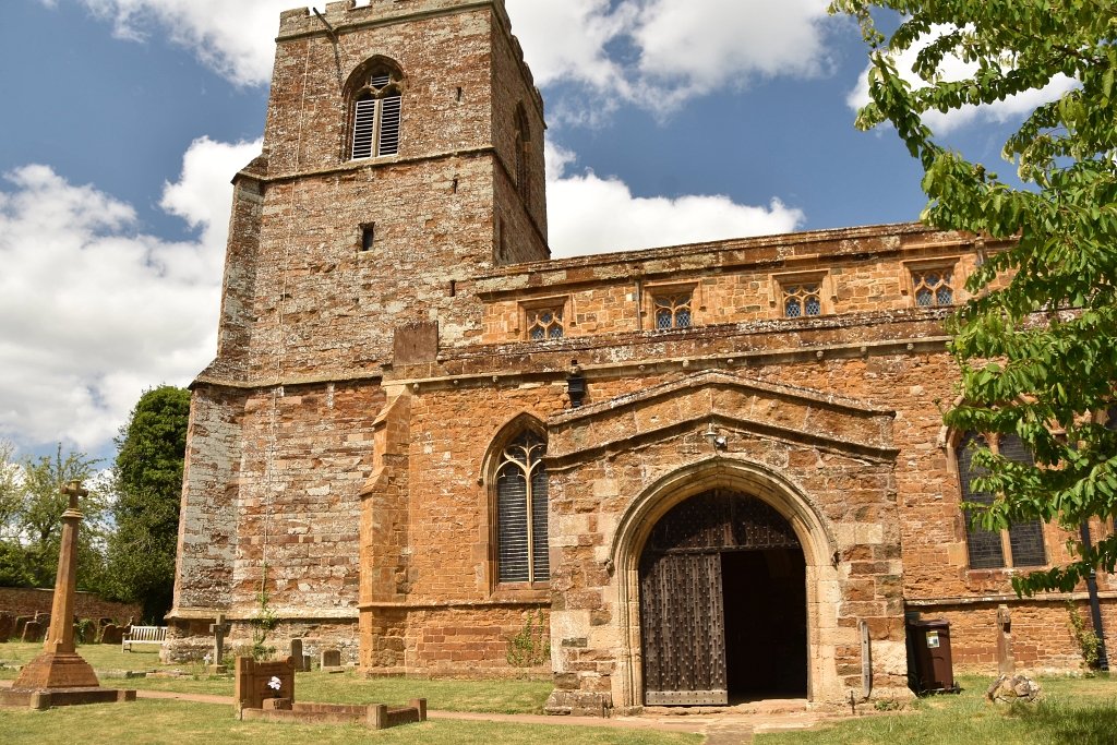 St. Mary the Virgin Church in Cropredy © essentially-england.com