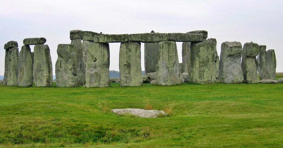 Stonehenge © essentially-england.com