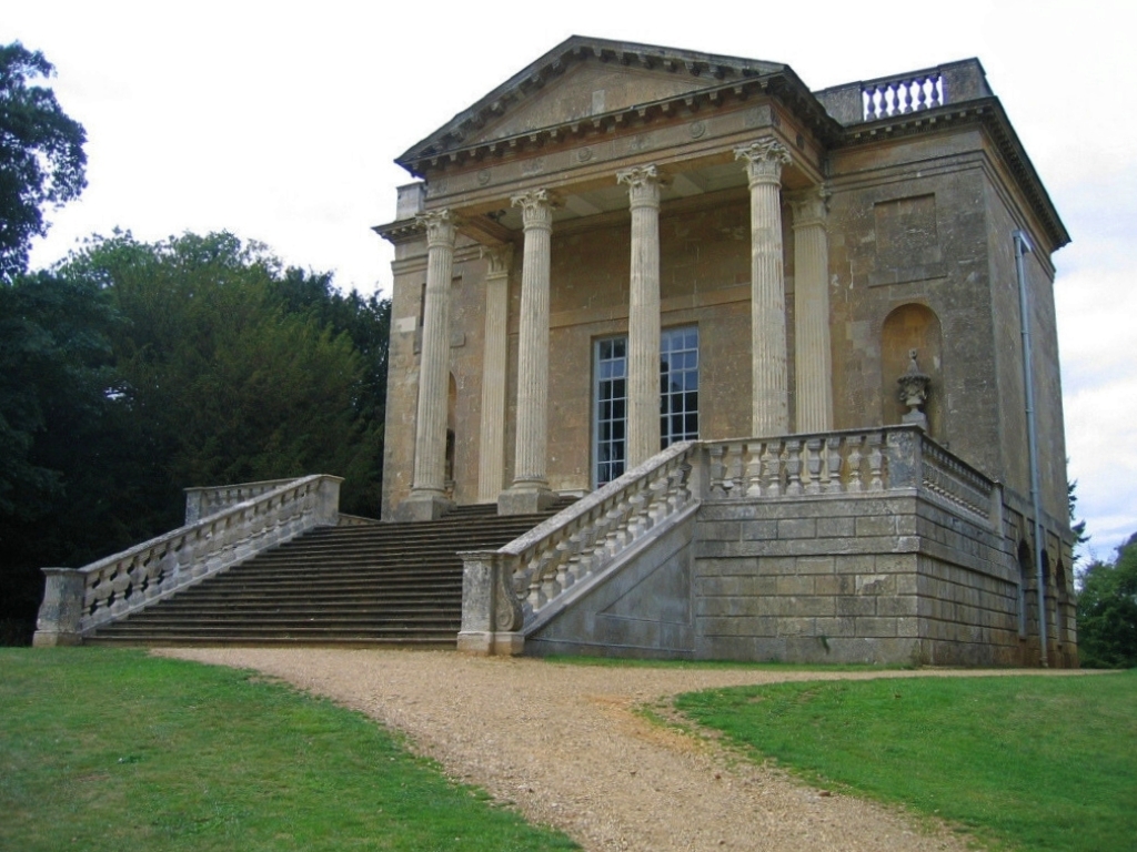 The Queen's Temple in Stowe Gardens