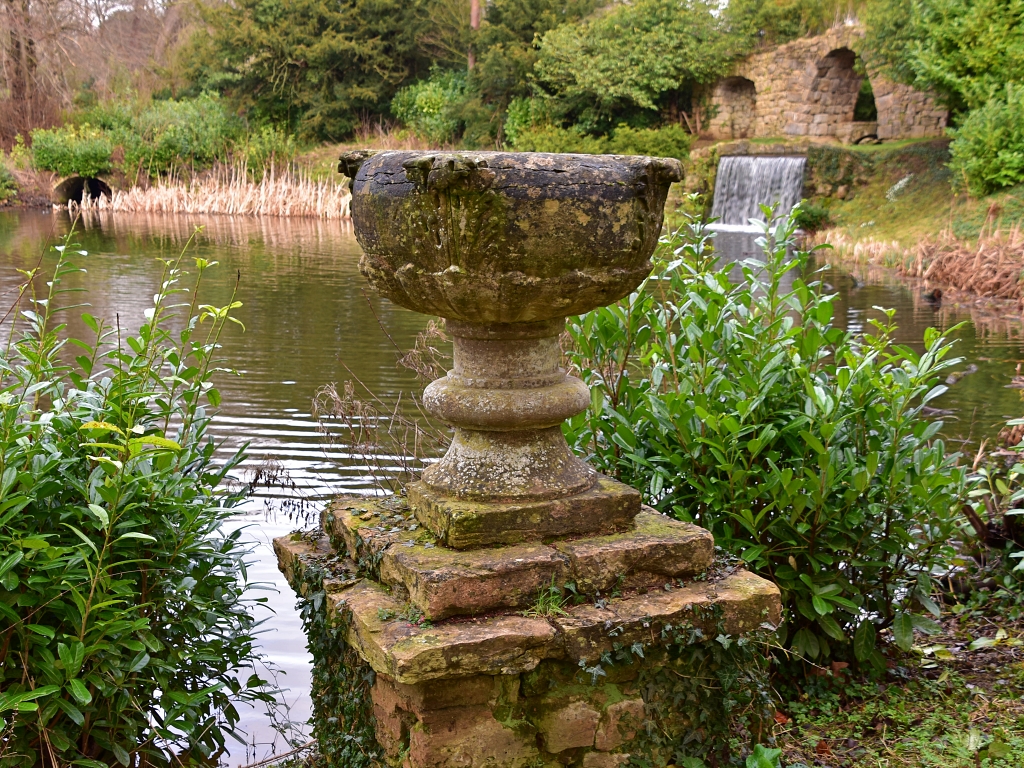 Unknown Monument in Stowe Gardens © essentially-england.com