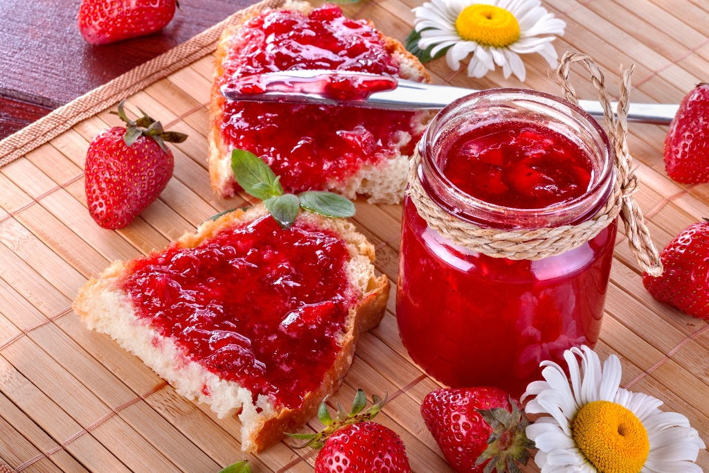 Strawberry Jam © ddsign-stock | Getty Images canva.com