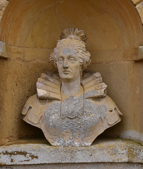 Queen Elizabeth I in the Temple of British Worthies © essentially-england.com