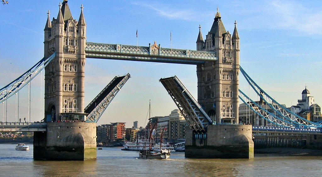 Tower Bridge © essentially-england.com