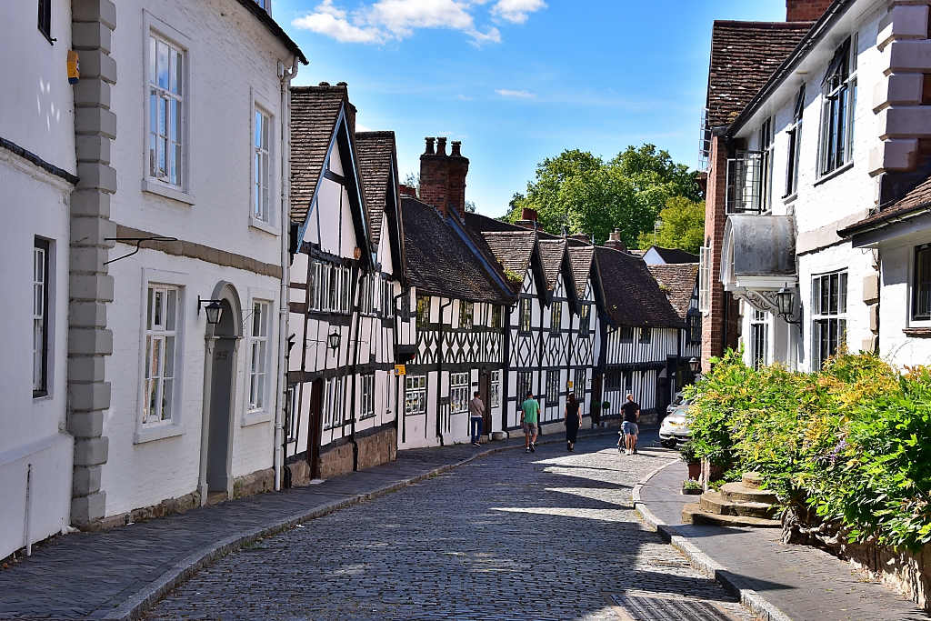 Mill Street in Warwick © essentially-england.com