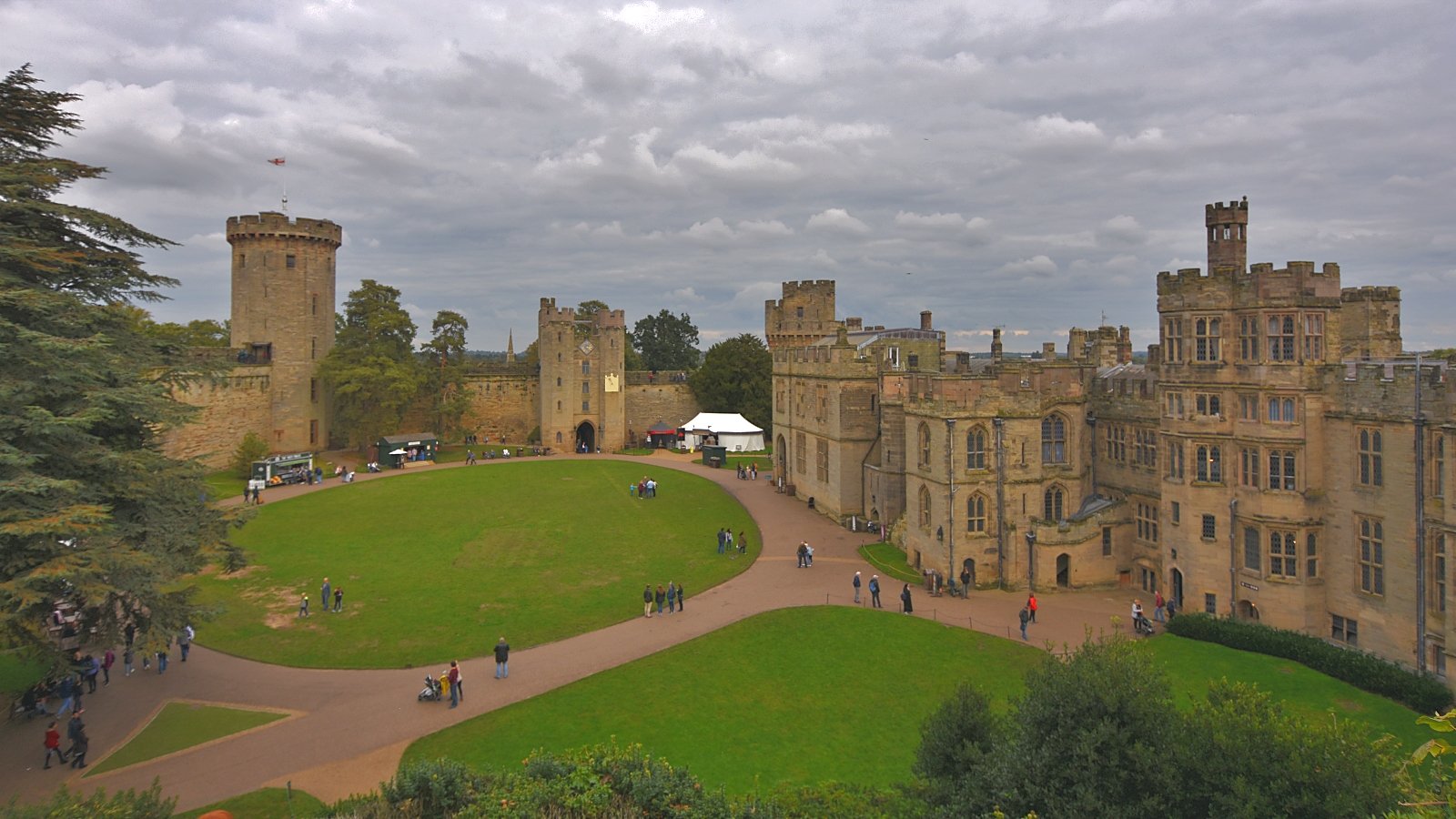 Warwick Castle © essentially-england.com